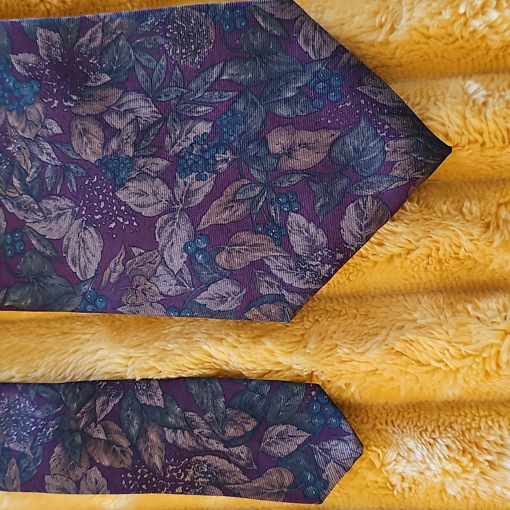 Tie - Picture 7 of 14